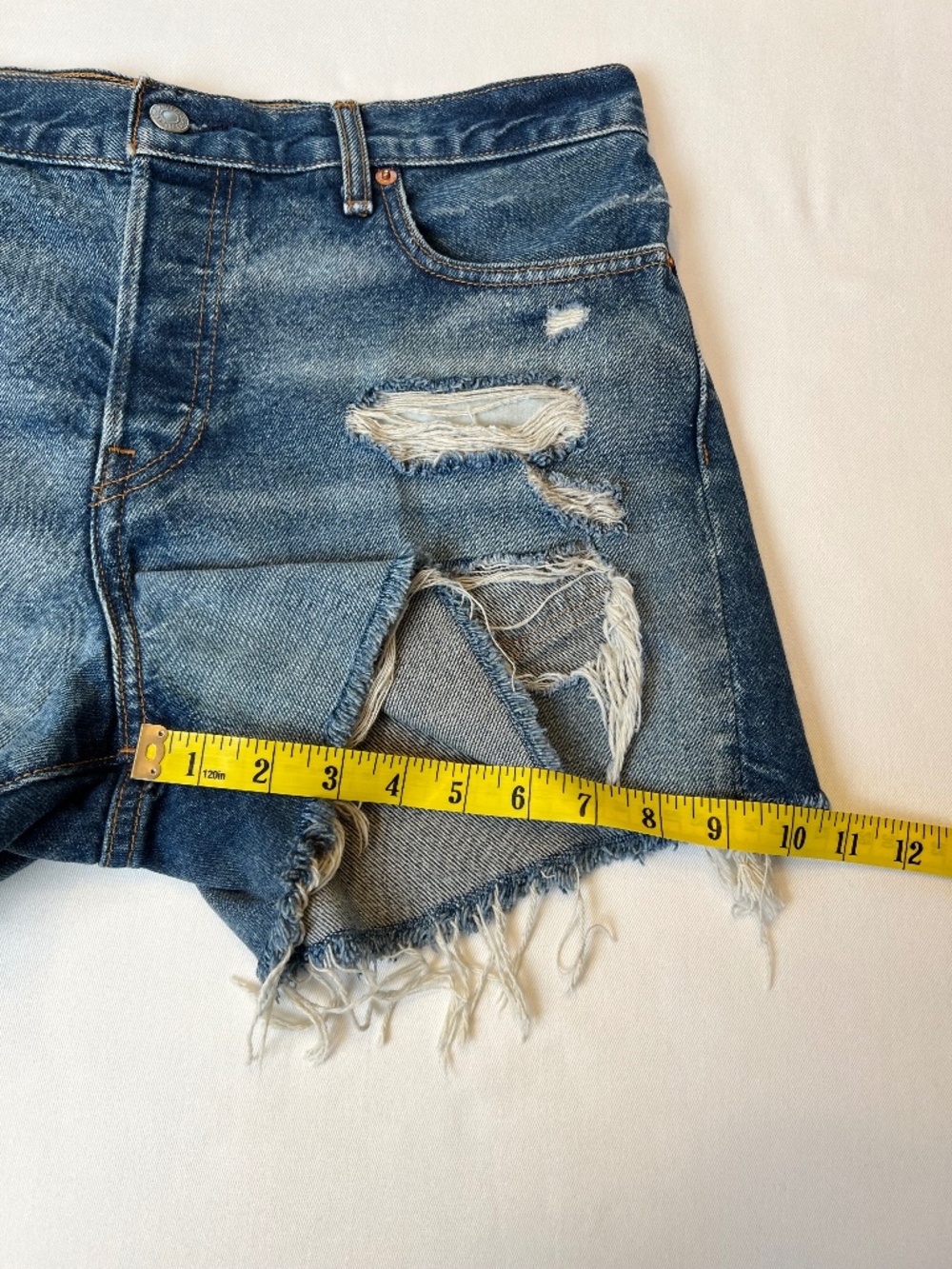 *FIRM PRICE* Levi’s Wedgie High Rise Distressed Raw Hem Jean Shorts - Picture 8 of 15